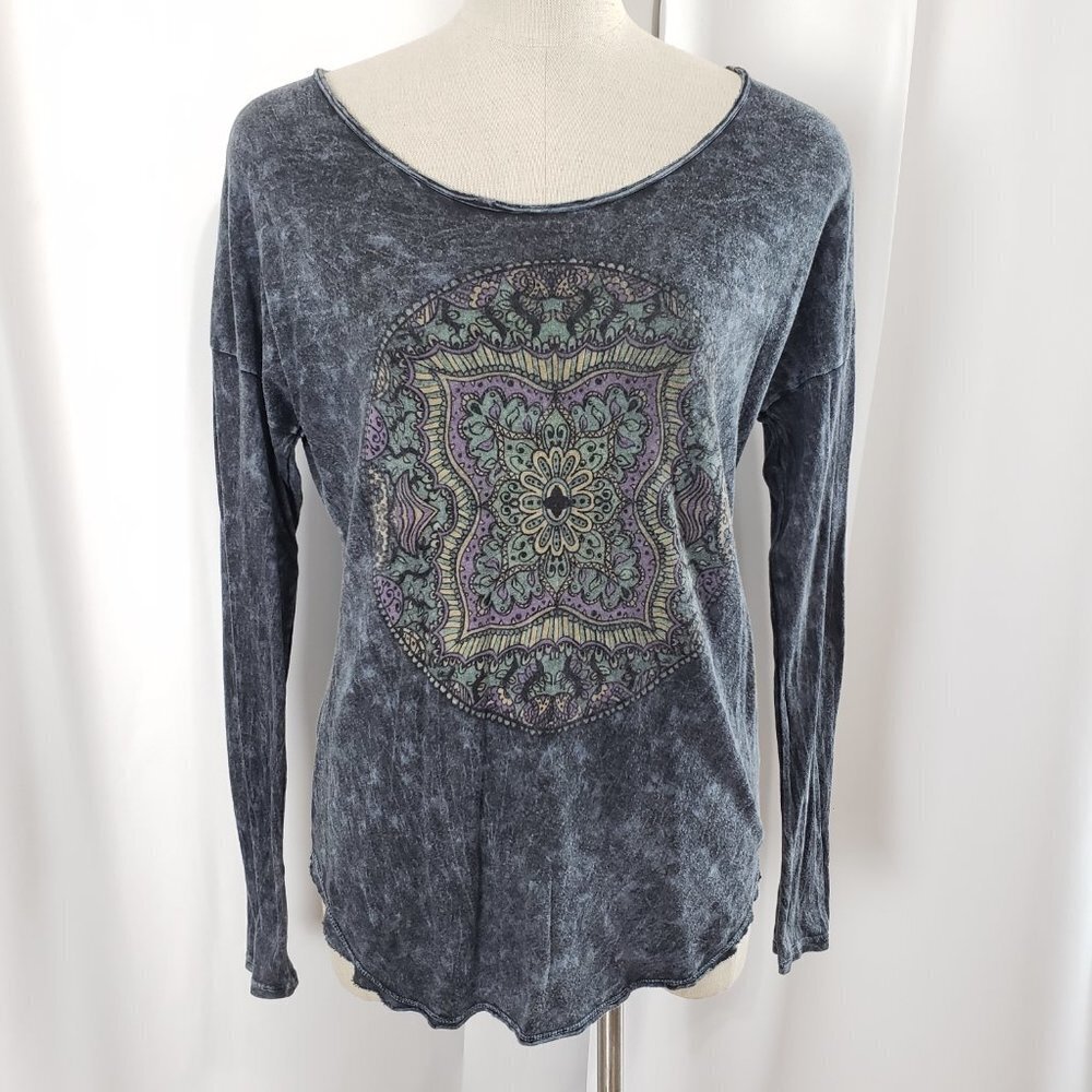 Signorelli Washed Out Distressed Graphic Bohemian Top Medium - Picture 6 of 12